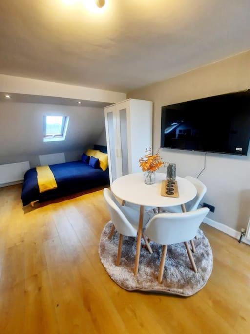 Alross Studio Flat / Private Bathroom London Eksteriør billede