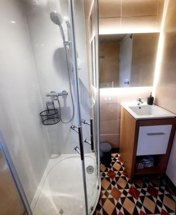 Alross Studio Flat / Private Bathroom London Eksteriør billede